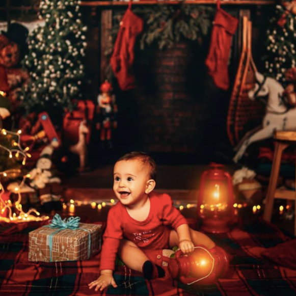 A picture of a baby holding a lamp from @eduardocipionphoto on Instagram.